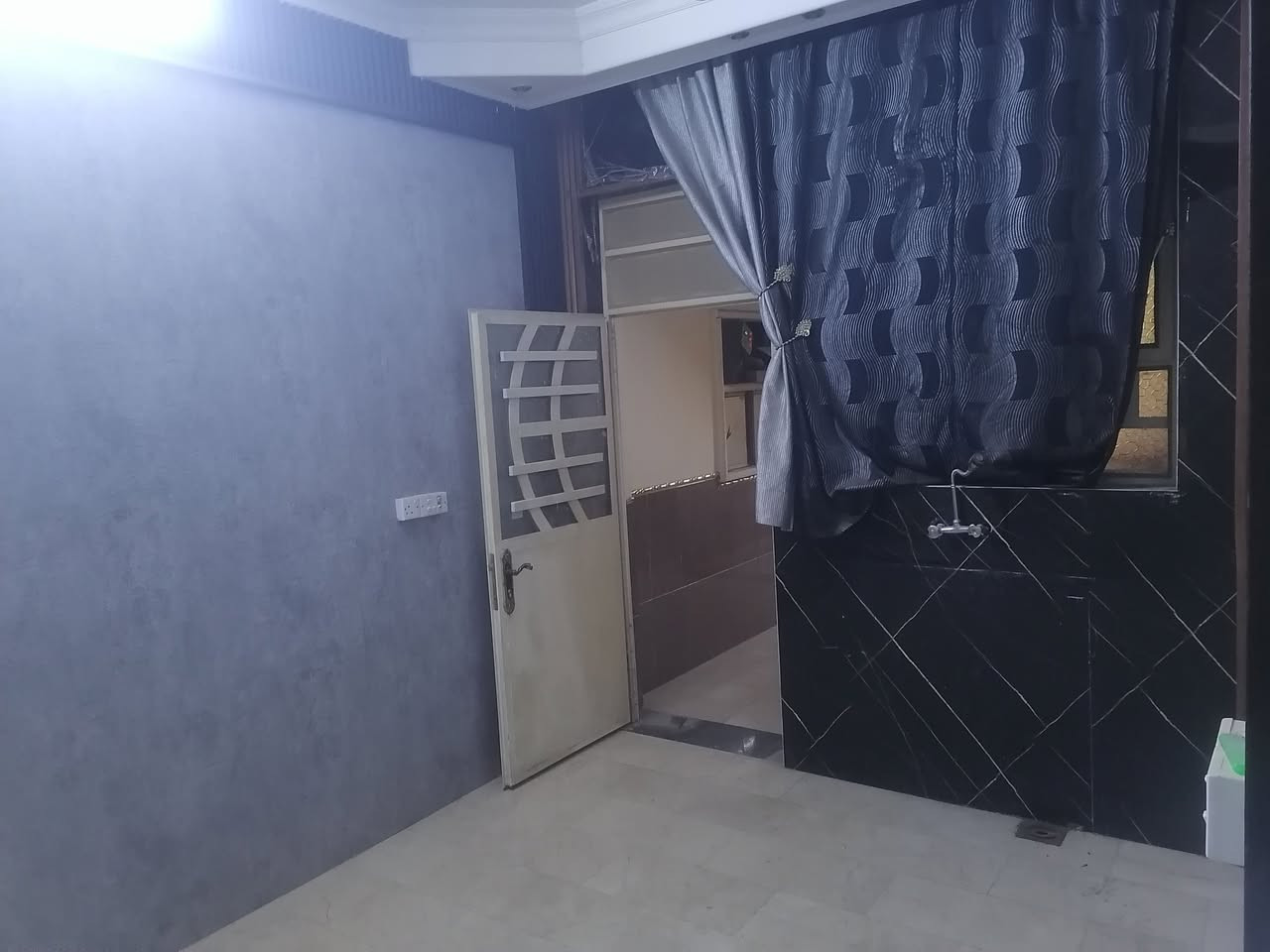 شقق للأيجار
طابق أرضي مساحة ١٠٠م
طابق ثالث مساحة١٤٠م
البلديات الUN شارع ٣٠
***********
