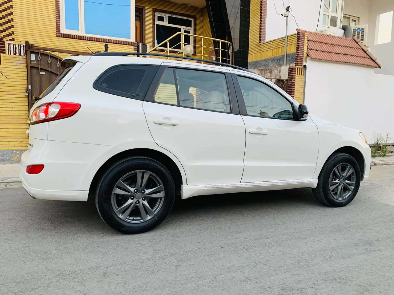 هۆندا سەنتافی ٢٠١١ خەلیجی ٤ پستۆنی مەرغوب فول فول سپۆرت بیلادی دووگزۆز بیلادی  سللایت سەلاجە حەساس و کامیرە ئاوێنە ئیشارەت( ٧ نەفەری)سئ مەقعەد ڤۆلیۆم (٧ چەکمەز)لایت لید 
دەعامی بۆ دەعامی هیچی نیە تەنها یەک دوو شوینی زۆۆر بچوکی تەعدیلە بەلام دیارنین لەکاتی فەحس پێت دەلئ 
بەناو خۆم وەکالە پەنجەمۆرغرامە  بەشەرت چوار تایەی لۆک نوێم بۆ بەستیون
١٤٠ هەزار حەقیقی رۆیشتوە) لۆک لۆکە 
مەسرەفی ١٠٠٠دیناری تێدانیە سبوخ تەزرە جەمپ بەشەرت مەکینە گێر تەبیرید بەشەرت مەکینەی نەکراوەتەوە دەنگو بوخار دوکەل هیچی نیە 
سحر// ١٣٦و مجال
شوێن//  سۆران 
ت// *********** أربيل, العراق

