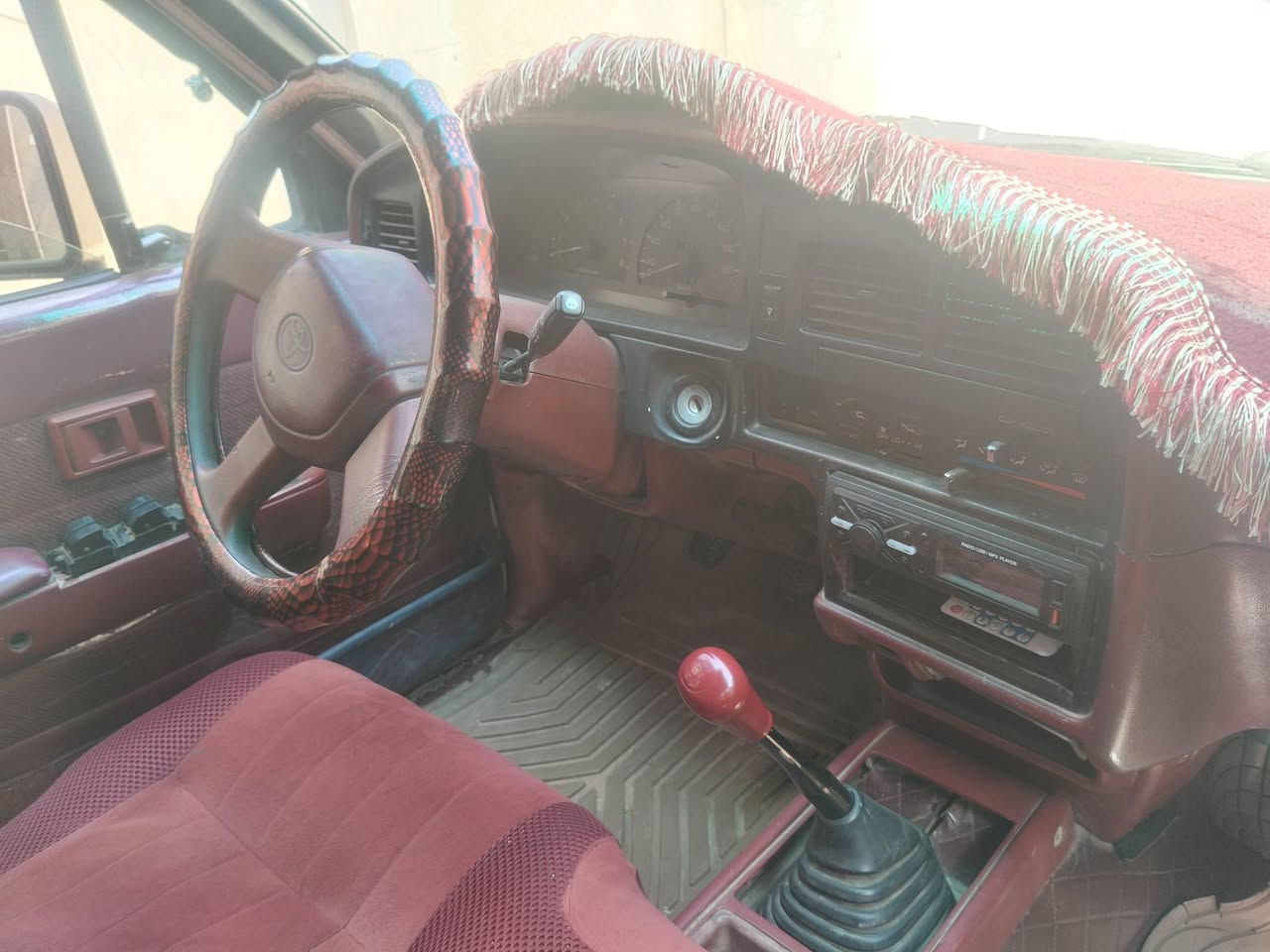 للبيع — تويوتا 1992
🚗 تويوتا موديل 1992
📍 رقم نينوى مسطرة
📄 باسم راعيها الشرعي
🎨 مصبوغة عام كامل
❤️ داخل أحمر
🪟 جامات كهربائي
🔥 التدفئة شغالة
❄️ التبريد شغال، فقط يحتاج غاز
🛞 تايرات جديدة عدد 4
💰 السعر: 75 ورقة، بيها مجال 

📞 للتواصل:
***********
***********
