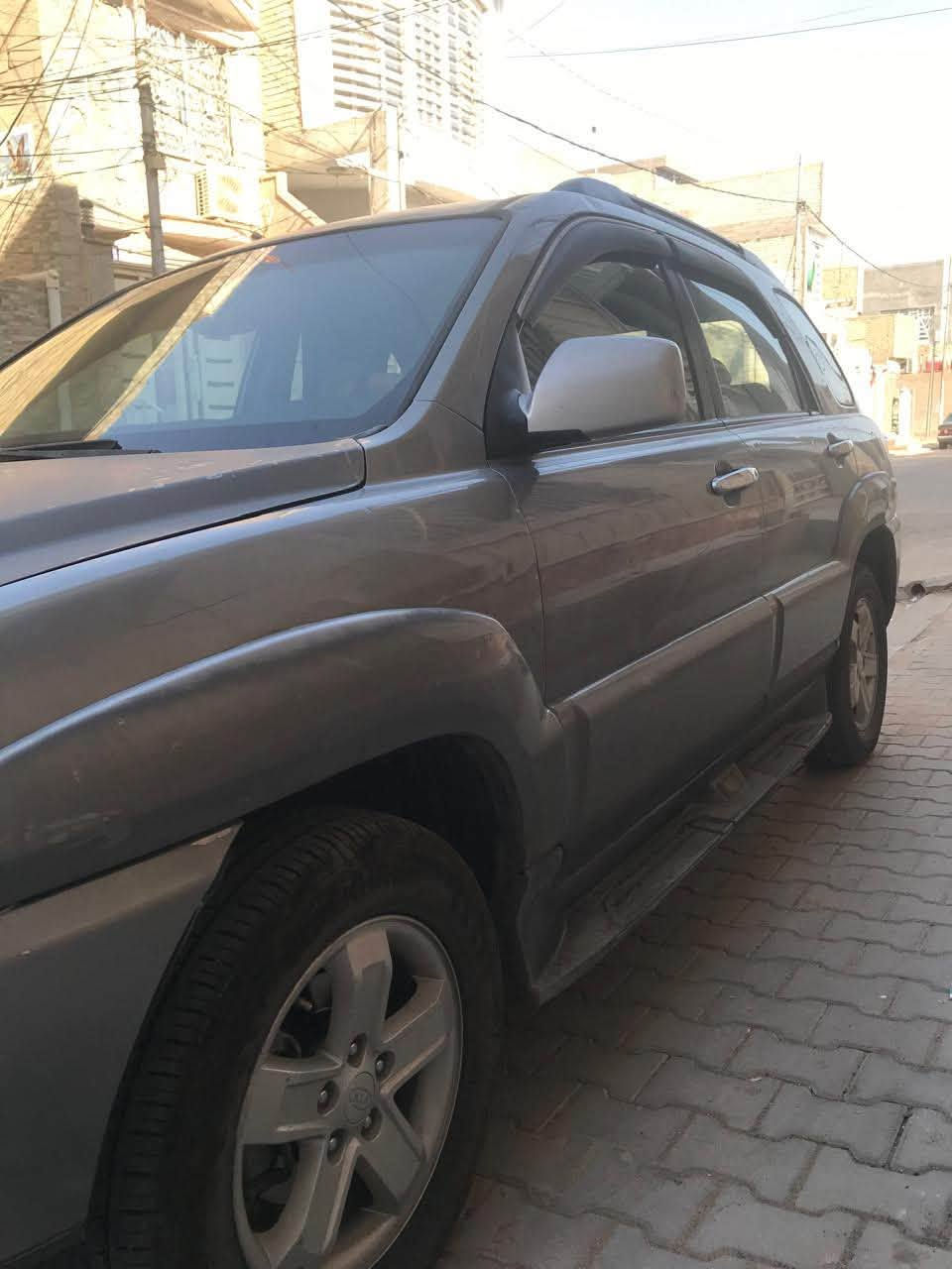 كيا سبورتج موديل ٢٠٠٩
رقمها بغداد 
المواصفات :
اللون رصاصي 
تخم اطار ويل كب مع السبير 
تبريد وتدفئته 
الداخل بيجي 
محرك ٢٠٠٠ 
للاستفسار الاتصال على :
***********
