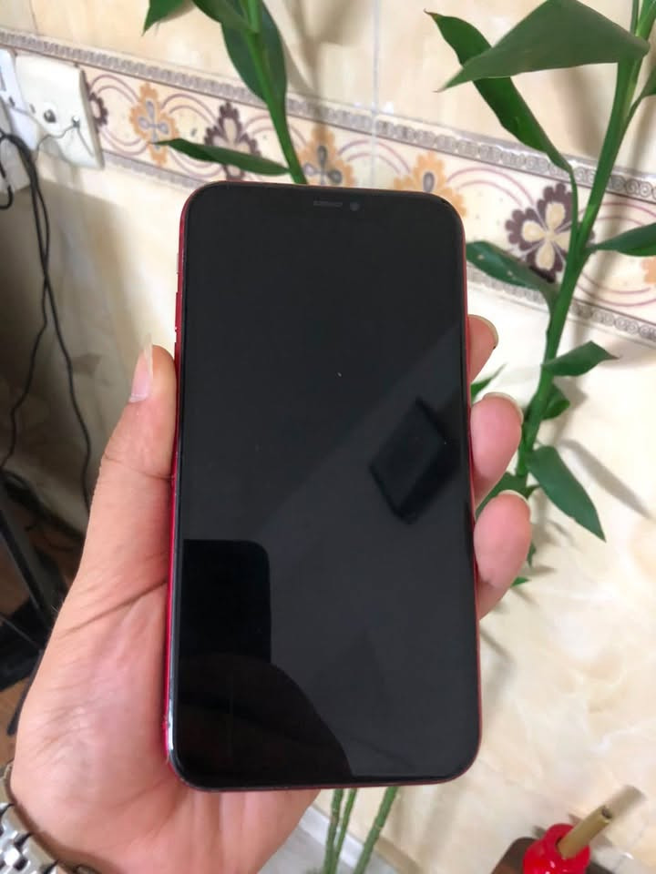 ايفون 11 فحم 
جهاز مال صديقي هذا رقمه تواصلو ويا 
***********
يكول مكفول بدون ايكلود ولا رمز 
بس جهاز مابي بطاريه وضهر مكسور ومايشتغل اله تصليح 
يريدا ب 50 الف

