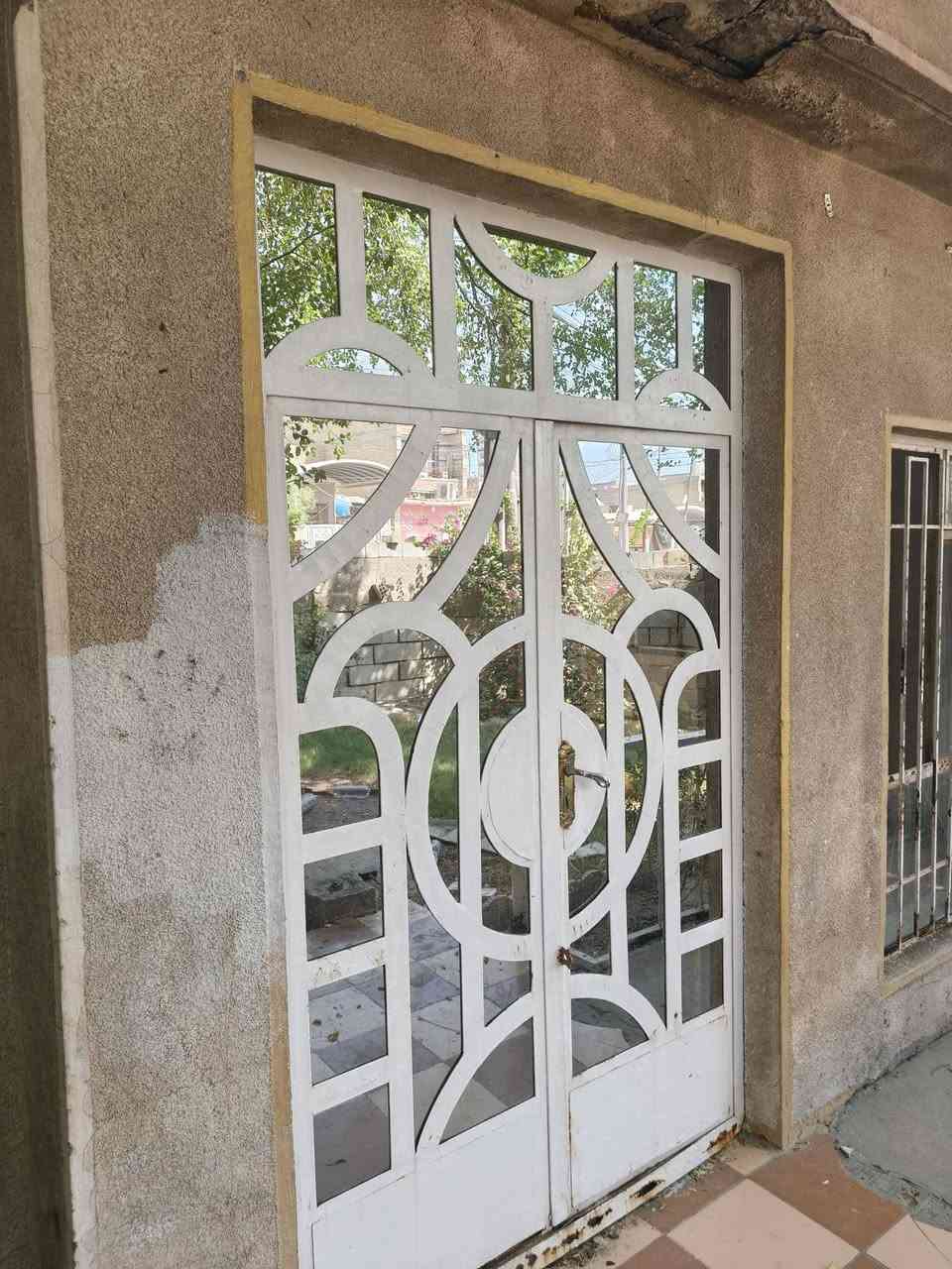 سلام عليكم عندي درج حديد مال سطح وبيبان كلش نظاف وسقيفه عنواني مشتل خابر وتدلل 077054
