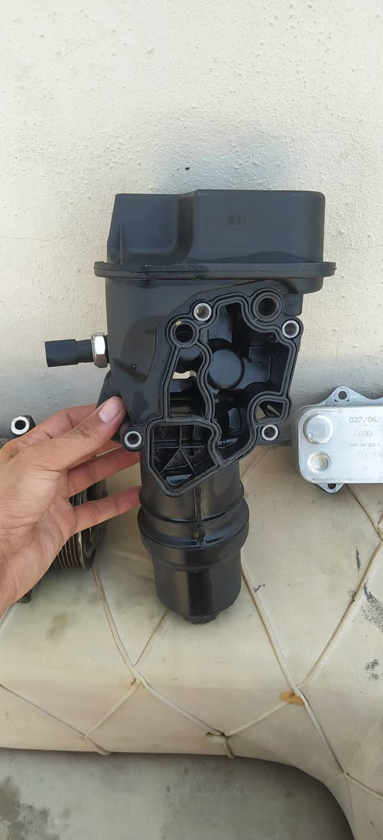 للبيع 
كمبريسر 100
مجمع 75
براد مكينه50
العنوان بغداد 
***********

نص مكتوب في الصور:
- A B C