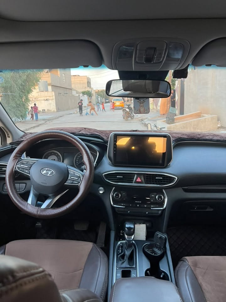 سنتافي موديل 19.         حجم 2400 شرط  محرك ما مفتوح رقم أربيل موصفات فول ماشيه 104   7راكب 3قطع تبريد    السعر 190 وبيها مجال  حادث داخل العراق كما موضح بالصوره 
***********
