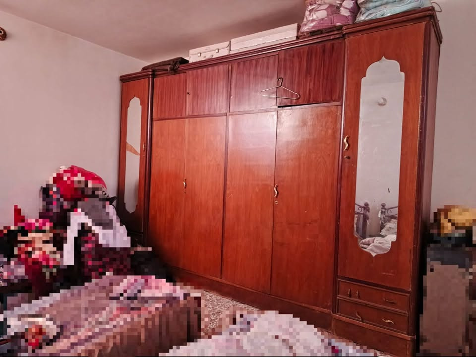 السلام عليكم 
غرفه نوم خشب صاج اصلي مستعمل 
نضافه 75بالميه مسح صبغ ترجع جديده 
مكاني النجف الكوفه راسلني وخلي السعر اللي يناسبك مستعجل ع بيعتها تجي تشوفها تتاكد من نضافتها يلا تسلمني 
الرقم : *********** واتساب فقط
