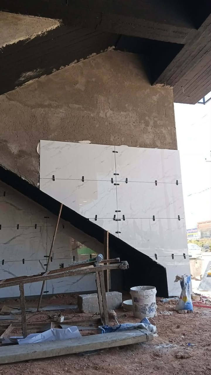 سلام عليكم  ‏‪***********‬‏ متوفر خلفه سيراميك اي شي نشتغل شغل درجه اوله وب7لمتر
