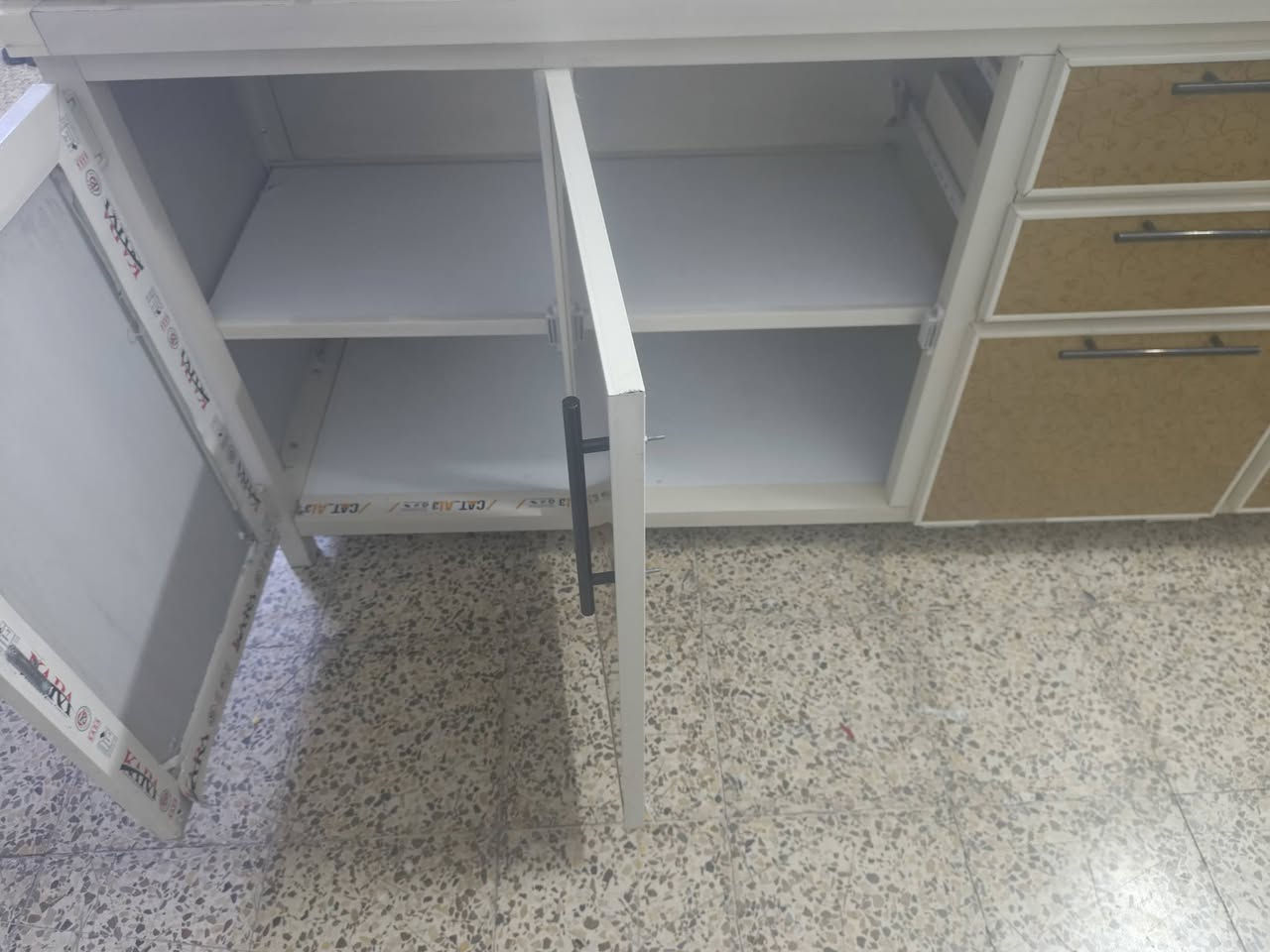 بيها مجال • مع القديم • تواصل خاص
