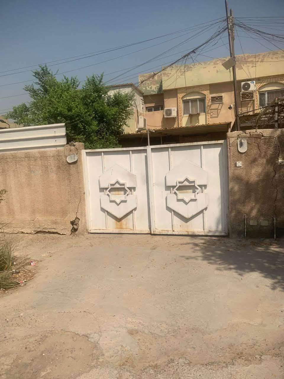 ٢٥٠م • ٥ غرف • كراج ٣ سيارات