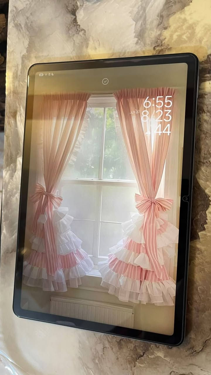 Redmi Pad 2 8/256
مستخدم اسبوع واحد
سعر الهاتف 270 وبي مجال
مواصفاته

* الشاشة: 11 إنش
* الدقة: 2560×1600 — 2.5K
* التحديث: 90Hz، يعني الحركة والتصفح سلسة
* الألوان: يدعم 1.07 مليار لون
* المعالج: MediaTek Helio G100-Ultra بتقنية 6nm
* RAM: 8GB
* الذاكرة الداخلية: 256GB
* يدعم ذاكرة خارجية: لحد 2TB
* النظام: Xiaomi HyperOS 2
* البطارية: 9000mAh
* الشحن: يدعم 18W، والشاحن الموجود بالعلبة 15W حسب المواصفات الرسمية
* الكاميرا الخلفية: 8MP
* الكاميرا الأمامية: 5MP
* الفيديو: 1080p/30fps
* السماعات: 4 سماعات مع Dolby Atmos
* Bluetooth: 5.3
* المنفذ: USB-C
* الوزن: تقريباً 510 غرام
* السماكة: 7.36mm
* يدعم القلم: الشاشة تدعم معدل لمس أعلى مع القلم، لكن القلم يباع منفصلًا حسب الباقة/المنطقة. 
* حماية للعين: شهادات TÜV Rheinland للضوء الأزرق والوميض والراحة البصرية.

نص مكتوب في الصور:
- 6:55
- 8/23
- الأحد
- 44