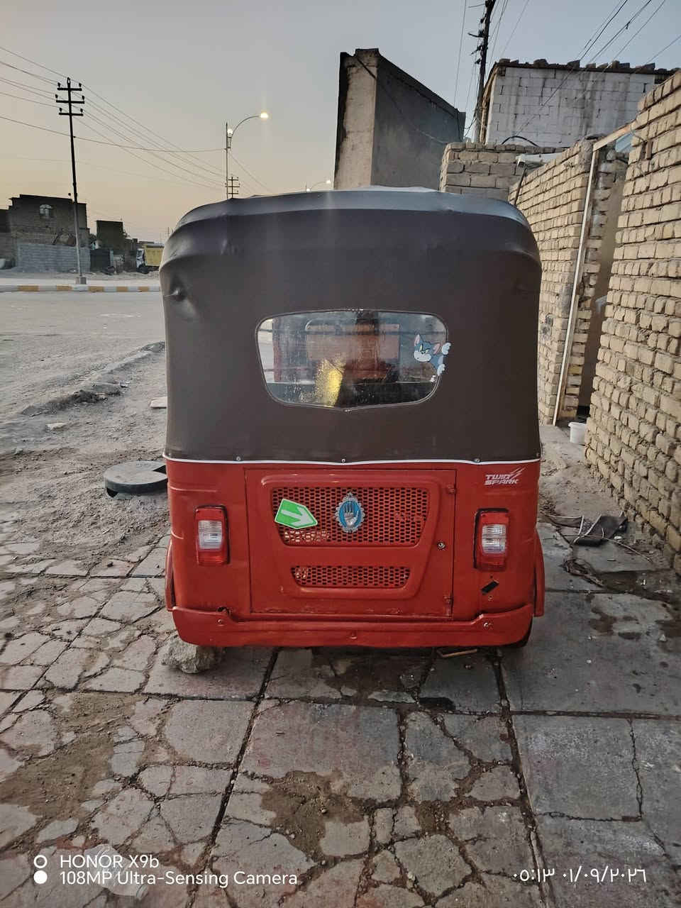 تكتك نضيفه 22 جهازه منه لشارع. لبيع بيه دحسه بلغد بصيطه وبيه زلوغ مكحلات لجماليه. العنوان ناصريه قضاء الفهود ‏‪***********‬‏
