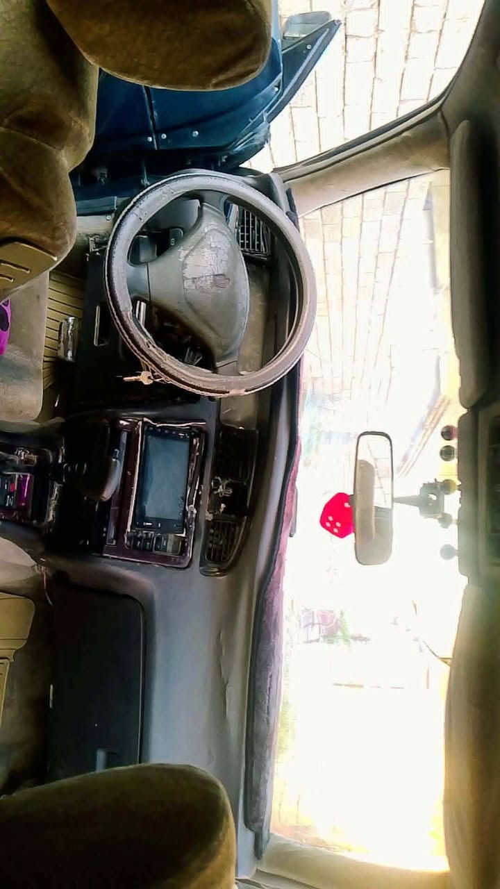بطة ادوات كير مال كصة محرك بي صوت اول ما شغل بل المعدل مابي نشاط فول باور ستيرن بي ثكل كهربيات من الدعامية لدعامية صدر جديد كيجات كلها شغالة مسجل واربع سمعات فول سيارة حلوة السعر 12ورقة وبيها مجال شي بصيط مكان السيارة العلم قريت الربيضة ***********
