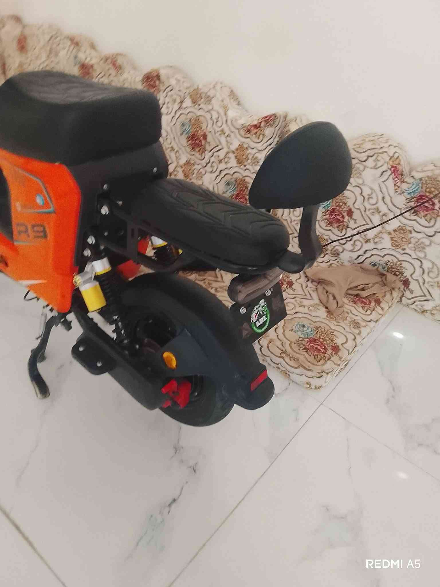 السلام عليكم ورحمه الله وبركاته للبيع دراجه شحن ار 9 2026 جديده مابيه شي السعر المطلوب 500وبيه مجال الاستفسار متواجد خاص واتساب فقط الرقم *********** العنوان الناصريه سوق الشيوخ

نص مكتوب في الصور:
- REDMI A5