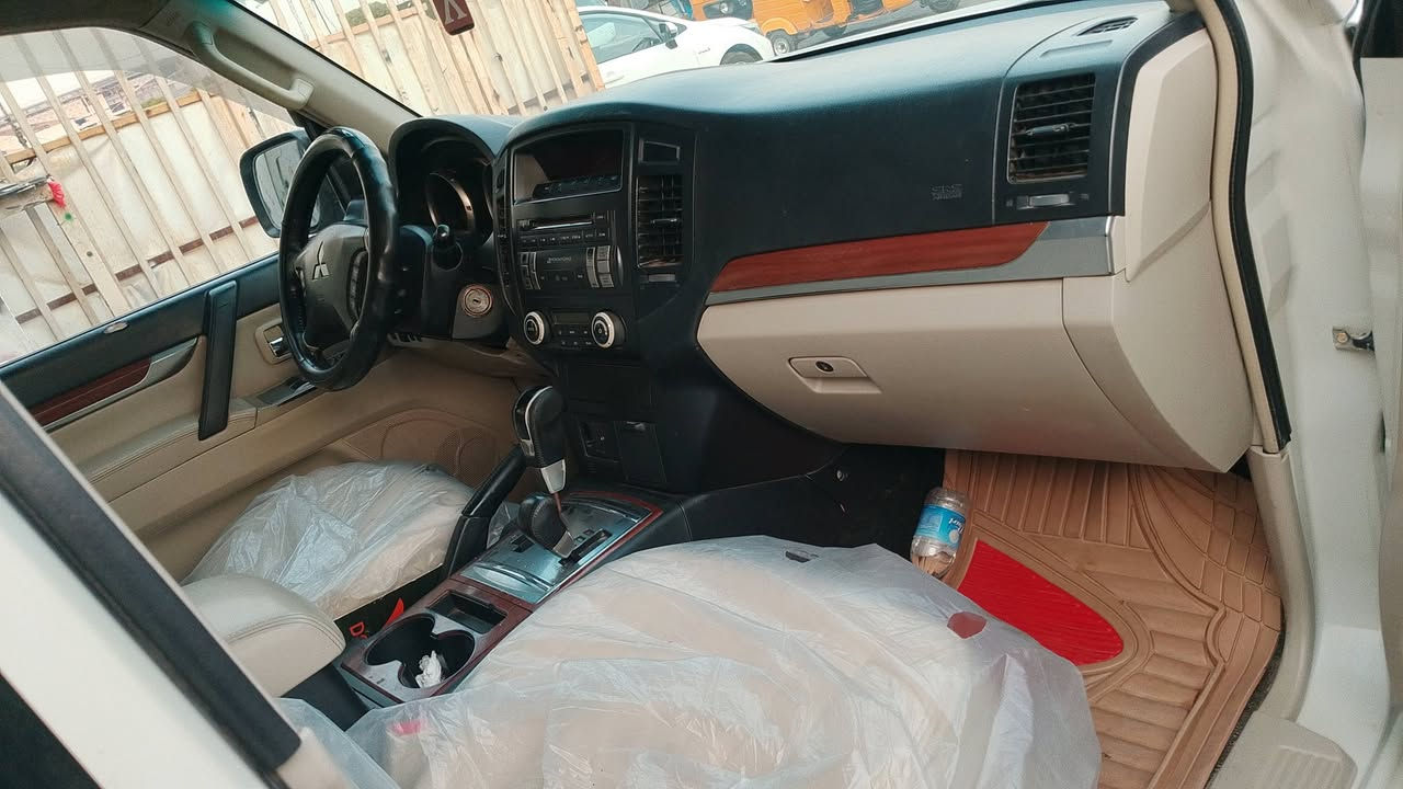 السلام عليكم 
باجيرو موديل 8 رقم بغداد مشروع وطني تحويل ثاني 
السياره بلادي جديد مكفول كفاله عامه السياره
مكفول من الضرب لا تبديل لا صبغ.. تبريد ثلج 
كير محرك تبريد مكينه كفاله عامه بلادي 
دوخل نظيفه سياره حلو معنا الكمله بل عافيه ياخذها 
تاير خير من الله 
جاهزه من كل نواحي بل عافيه ياخذها سياره
سعار سياره 118$بي مجال شي بسيط 
العنوان السياره بغداد بلديات نتصل وتدلل 
***********
