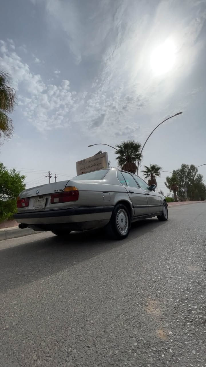 بي إم 735 • جير اوتو • داخل جلد
