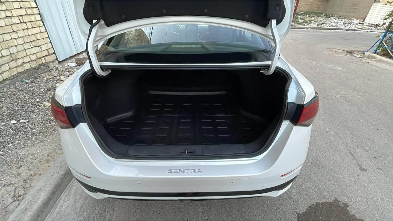 🚘 للبيع نيسان سنترا SR موديل 2024 — وارد أمريكي، فل مواصفات، بحالة ممتازة جداً

سيارة شبابية، اقتصادية، مريحة ومليئة بأنظمة الأمان والرفاهية، بلون أبيض أنيق وداخل أسود رياضي، جاهزة للاستخدام ولا تحتاج أي مصروف.

🔹 معلومات السيارة:

• النوع: Nissan Sentra
• الموديل: 2024
• الفئة: SR فل مواصفات
• المنشأ: وارد أمريكي
• المحرك: 4 سلندر سعة 2000 سي سي
• ناقل الحركة: أوتوماتيك
• اللون الخارجي: أبيض
• اللون الداخلي: أسود
• المقاعد: جلد
• المسافة المقطوعة: 21,000 ميل فقط
• رقم أربيل

🔧 حالة السيارة والحادث:

• حادث السيارة ضربة خفيفة بالجاملك الأيسر فقط
• السيارة بدون تبديل وبدون صبغ
• صبغ وكالة بالكامل
• الشاصي والأعمدة سليمة
• المكينة والجير والتبريد والتكييف بحالة ممتازة ومكفولة
• السيارة شغالة بالكامل، وجميع الأنظمة والمواصفات تعمل بصورة طبيعية
• السيارة جاهزة للفحص من أي جهة يختارها المشتري

✨ أبرز المواصفات:

• فتحة سقف كهربائية
• تشغيل عن بُعد
• تشغيل بصمة
• دخول ذكي بدون مفتاح
• شاشة وسطية
• كاميرات محيطية 360 درجة
• Apple CarPlay وAndroid Auto
• نظام صوت Bose
• تكييف أوتوماتيكي ثنائي المناطق
• مقاعد جلد رياضية
• تدفئة المقاعد الأمامية
• تدفئة الستيرن
• ستيرن جلد متعدد الوظائف
• جنوط SR رياضية أصلية قياس 18 إنج
• إضاءة LED
• مرايا جانبية كهربائية
• حساسات أمامية وخلفية
• فرامل يد إلكترونية
• نظام Auto Hold
• مثبت سرعة

🛡️ أنظمة الأمان والرادارات:

• رادارات أمان متكاملة
• رادار أمامي
• نظام التحذير ومنع الاصطدام الأمامي
• نظام مراقبة النقطة العمياء
• تنبيه الخروج عن المسار
• حساسات وكاميرات محيطية
• نظام مراقبة ضغط الإطارات
• أنظمة الثبات والسيطرة الإلكترونية
• جميع منظومات الأمان شغالة بالكامل

السيارة نظيفة جداً من الخارج والداخل، مواصفاتها عالية، قيادتها ناعمة واقتصادية بالوقود، ومناسبة للاستخدام اليومي والعائلي.

📍 مكان المعاينة: بغداد — الغزالية
💰 السعر المطلوب: ___16،000___ دولار
📞 للتواصل:***********
📞 للتواصل: ***********

المعاينة والفحص خير دليل، والتفاوض بالمعقول يكون بعد مشاهدة السيارة. بغداد, العراق
