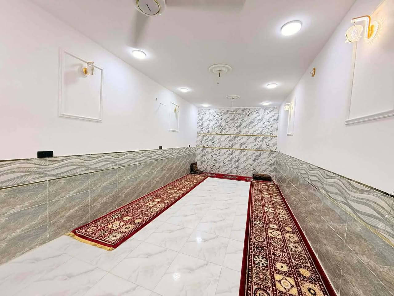 🏡دار للبيع🏡
المساحة: 200 متر
#بسعره مناسب جدا جدا 45 وبي مجال 
 
✅ #طابو_زراعي_سند_25_أقرار_محكمه

#الموقع: النجف شارع كربلاء نجف طريق ياعلي 

 

#مواصفات البناء:   غرفتين نوم / وصاله/  ومطبخ/ واستقبال /  صحيات داخليه وخارجيه 

بناء مرتب (أساس + سقف كونكريت + طابوك)
أرضية بورسلين أبو الـ 60

#الخدمات 
ماء كهرباء مدارس سوق  مولد تبليط بعرض 15 متر 

#للاستفسار والاتصال:
***********
