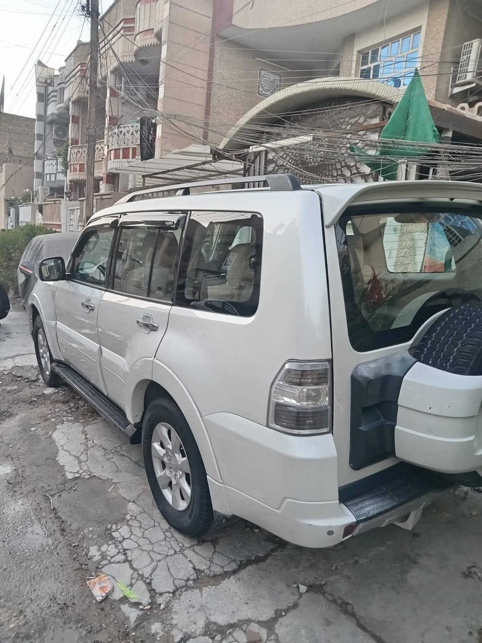 السلام عليكم للبيع
باجيرو حبتور 2010
رقم بغداد جديد 
محرك سته مكينه 3500
بيها جاملغين امامي صبغ 
السعر 115 
مكان سيارة بغداد الشعب 
رقم ‏‪***********‬‏
