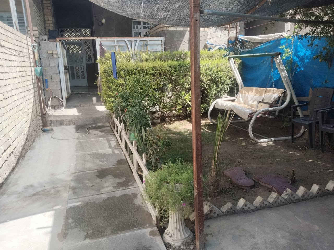 بيت للبيع مستعجل على بعيته بالامانه الزعفراني مقابيل اسواق الرحمان طابو صرف سند اصلي عندي مساحته 62 واجهة 5في 12ونص بي تشجير لابو البيت مساحته 50 متر مربع بيت بي غرفه نوم واحدة واستقبال ومطبخ وصحيات يرهم لعائله صغير  شارع تبليط سعره 80 بي مجال رقم الهاتف *********** بي واتساب والشراي يجي يشتري لا يشلع كلبي
