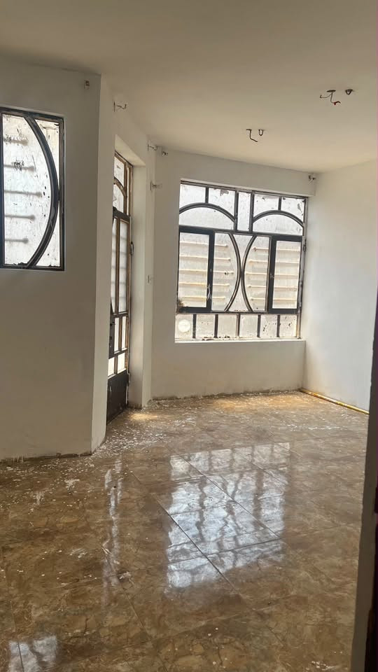 بيت للبيع بسعر مناسب جداً ‼️
بمنطقة الخطيب الزراعي قرار 25 طابق ونصف 50 متر
الطابق الارضي يحتوي استقبال حولي صحيات ترك مطبخ 
الطابق الاول يحتوي غرفة ممر كبير وغرفة نوم 
بيتونة وسطح 
السعر 85 مليون 🔴
موقع البيت كلش حلو وقريب على الشارع العام الجديد اللي يربط مع الغزالية قريب على السريع وعلى هياكل الغزالية والفرع مالته تبليط ومجاري كامل 

للاستفسار الاتصال / ***********
***********
