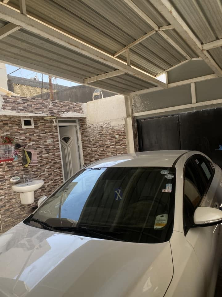 السلام عليكم بيت بسيد علاوي البيع يتكون من غرفتين وصالة ومطبخ وبراني وصحيات دخلية وخارجية مسلح بناء جديد البيت كامل من كلشي 

رقم الهاتف ***********

