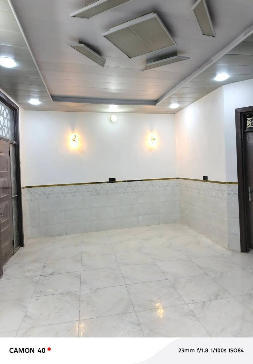 بيت للبيع مساحته 150متر
العنوان مقابل ملحق قريه الغدير طابو زراعي سند 25قرار محكمه تتوفر جميع الخدمات 

للاستفسار الاتصال على الرقم التالي أو مراسله واتساب ***********
ملاحظه نستقبل جميع العروض من رهان او ايجار او بيع

نص مكتوب في الصور:
- CAMON 40
- 23mm f/1.8 1/100s ISO103
- CAMON 40 • 23mm f/1.8 1/100s ISO84
- CAMON 40 • 23mm f/1.8 1/100s ISO132
- 23mm f/1.8 1/100s ISO86
- 23mm f/1.8 1/100s ISO100
- 23mm f/1.8 1/100s ISO82