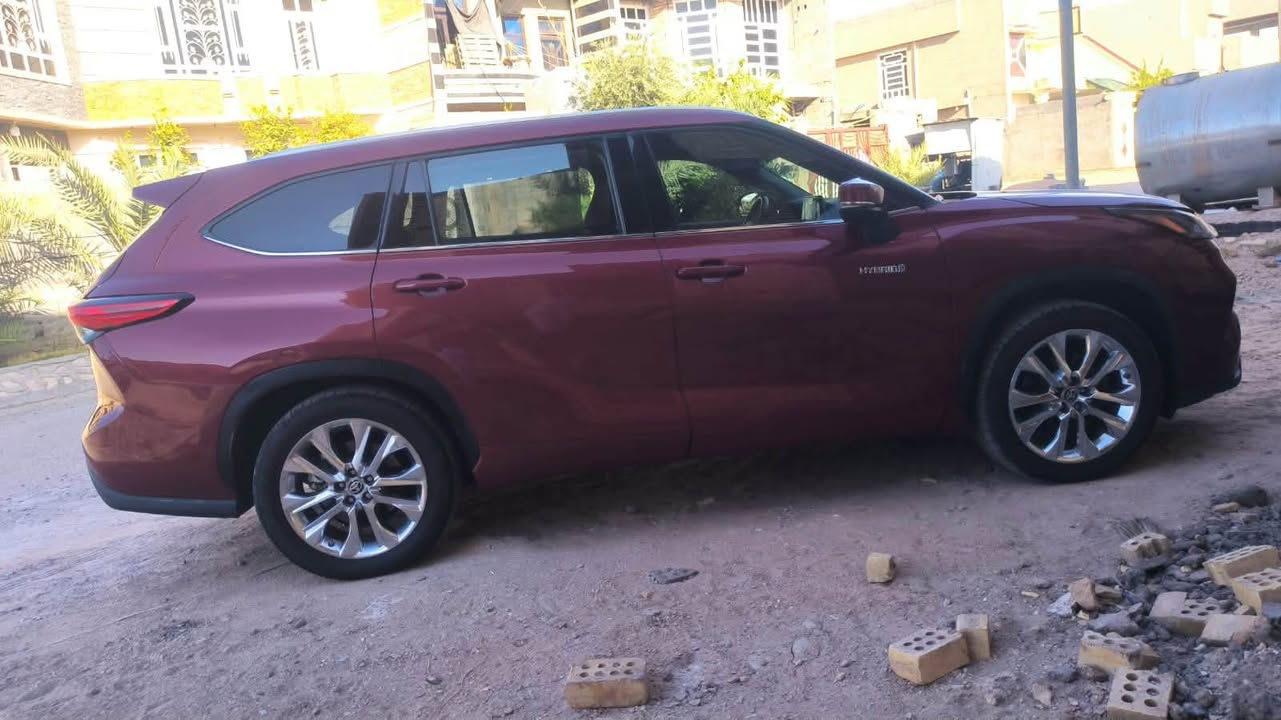 تويوتا هايلاندر  امريكي كلين 🚗
موديل2021
رقم بغداد الجديد 
مستخدم العداد 99.000 K.m
مكفوله كفاله عامه بدون اي صبغ 

مواصفات فول 
محرك 2500 هايبرد 
فور ويل AWD
أنظمة أمان متقدمة تشمل الرادار الأمامي + النقطة العمياء + التحذير الخلف
4 كاميرات 360 درجه 
داتا شو  
جلد اصلي لون اسود + صاج ملكي + تبريد مقاعد
مقاعد فول كهرباء 2 للسائق والراكب  
 عدادات ديجيتل (كيجات الكترونية )
ويل حجم 20 كروم 
سقف بانوراما
صندوك كهرباء 
كيجات ديجيتل 
بردات ابواب
انظمه قيادة متعدده
وباقي المواصفات معروفه
السعر 300$ وبيه مجال 
مكان السياره الأنبار عامريه الفلوجه 
☎️ ***********

