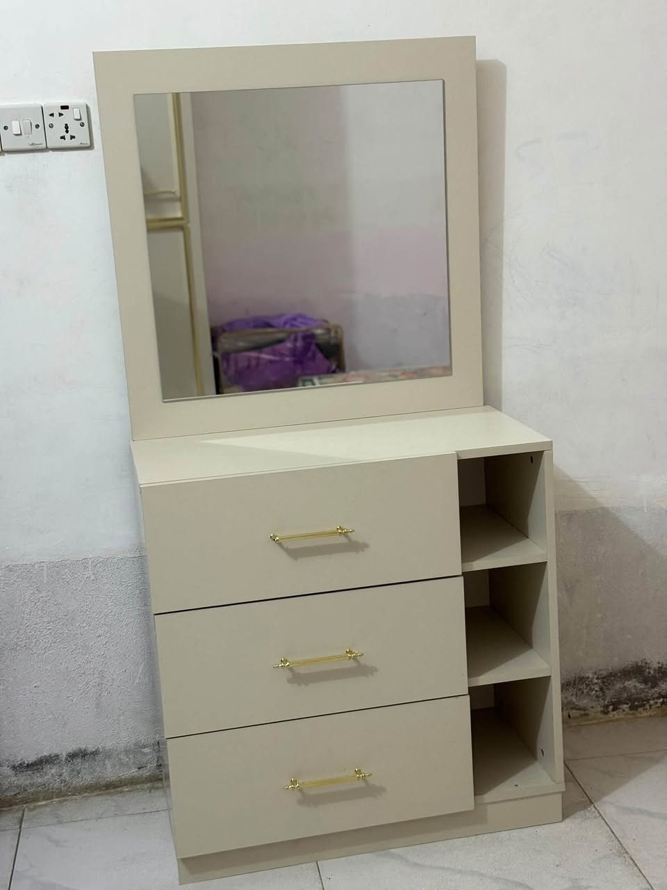 غرفهً أخشاب  للبيع 550 وبيه مجال جديده مامستخدمه*********** مكلف بنشر

