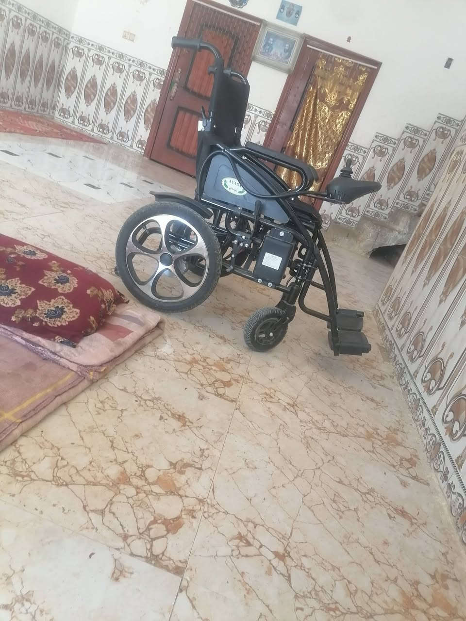 سلام عليكم عربانه كهربائية البيع سعره 450مكان الناصرية الشطره  ***********
