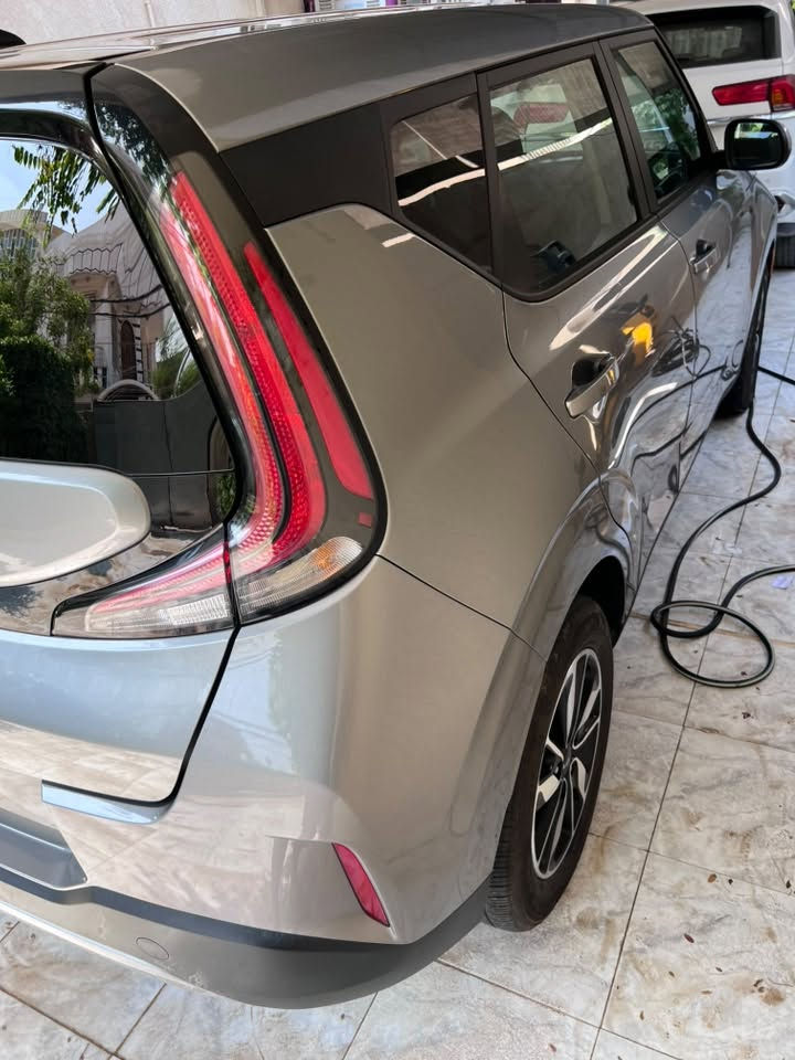 للبيع Kia Soul 2025 LX
التفاصيل سونار وصور الحادث ورقم الشاصي كله موجود.
الممشى 9000 فقط.

✨المواصفات:
• موديل 2025
• فئة LX
• محرك 2.0L 4 سلندر
• قوة 147 حصان
• ناقل حركة IVT / CVT
• دفع أمامي FWD
• 5 ركاب
• شاشة 8 إنچ
• Apple CarPlay & Android Auto
• كاميرا خلفية
• Cruise Control
• أنظمة أمان ومساعدة للسائق
• Front & Side & Curtain Airbags
• ABS + Traction & Stability Control

📌 السيارة وارد أمريكي
السعر 168 ومجال كلش بسيط .

مرقم بابل كامل سنوية جديدة ومكان السيارة الحلة.

التواصل ***********
