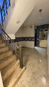 بـيـت للإيـجـار  ( ثلاث طوابق ) ( نضيف جداً ) ________________________...