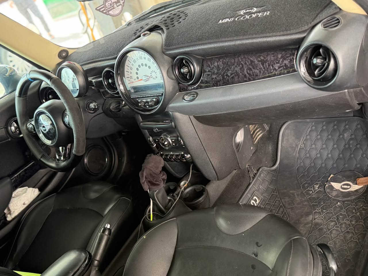 سلام عليكم 
مني كوبر موديل 2011 فئه s فول 1/1 بريطاني مكينه 1.6تنفس طبيعي كير اوتماتك رياضي تبريد ثلج 
لون مميز زيتوني رقم سنويه لل31 تحويل وكاله حاضر
تحكمات ستيرن بانو راما كشنات جلد + تدفئه 
اناره محيطيه  متغيره بلاد بجم زينون بصمه تشغيل سستم صوت دمام بلاد سيدي جنجر اواكس بعد هوايه مواصفات بيها + تزويد 
سياره قويه واقتصاديه 
مكينه كير تبريد صدر خلفي امامي كهربائيات وضع شركه 
بيها 4 قطع صبغ بدون ضرر سونر موجود 
السعر 85 
بيع او مراوس حسب القناعه 
مكانها حي الخضراء 
*********** بغداد, العراق
