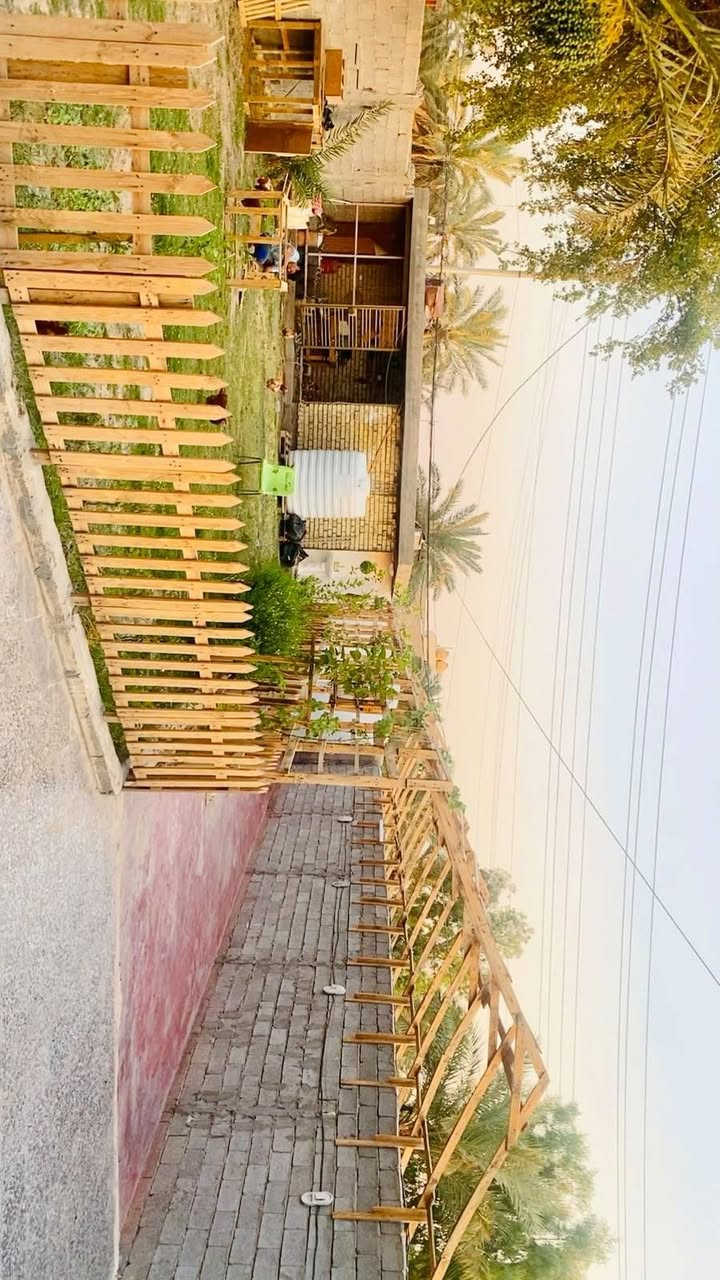 سلام عليكم دار البيع
دار لبيع  مساحه 550متر
البيت طابق ونص  طابو زراعي سند 25
البيت حديث بنا درجه اولى 
محتويات الدار حوش مساحه كبيرة +حديقة
استقبال +مطبخ حار بارد +صاله + 3 غرف +ترك عدد 2 علي طول البيت. 
السعر 200 وبي مجال
مكان الوسمة والنواط قرب منطقه الشعب
الاستفسار ‏‪‏‪***********‬‏
