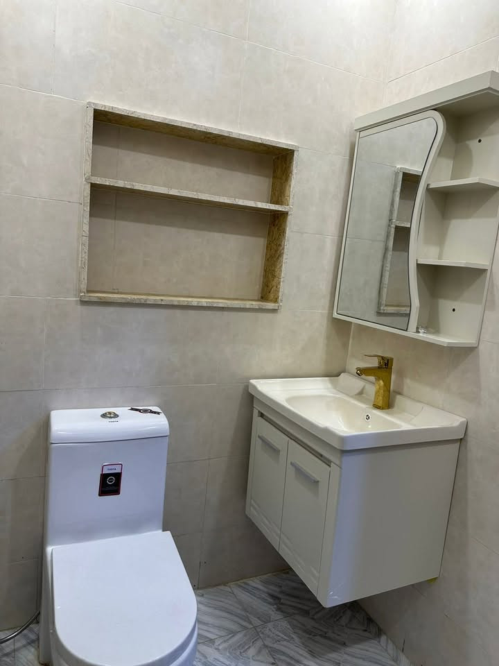 بيت للبيع في بغداد – الدورة
📍 الموقع: الدورة – خلف كلية الهادي
📐 المساحة: 100 متر
🏢 3 طوابق
🛏️ 5 غرف نوم
🚿 4 حمامات
🛋️ مؤثث بالكامل وجاهز للسكن

✨ مناسب للسكن أو الاستثمار التجاري
✨ موقع مميز وقريب من الخدمات

📱 للاستفسار والتواصل عبر واتساب فقط:
***********
