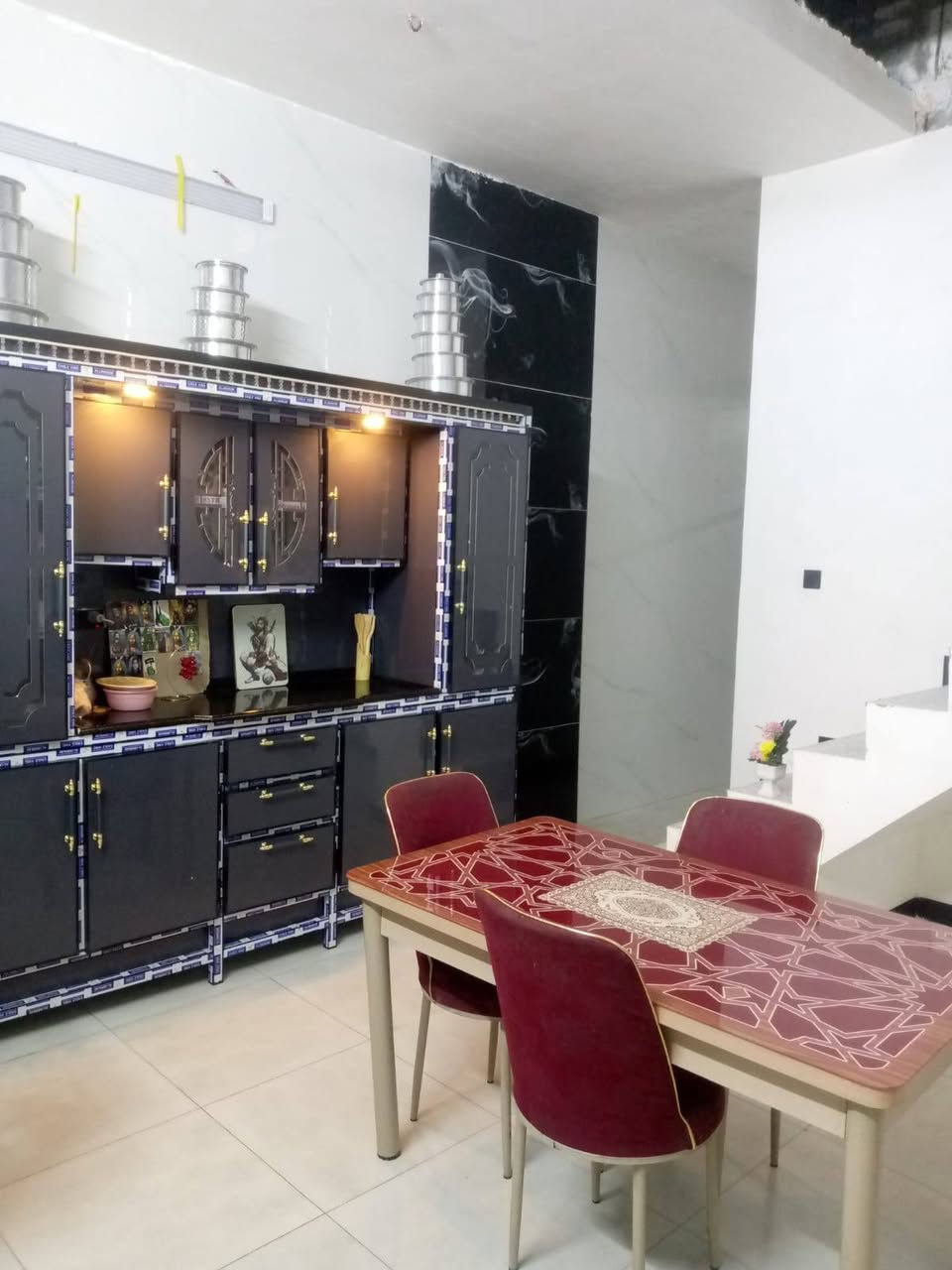 سلام عليكم مشتمل لبيع مساحته 100متر تفاصيل عل لأرقام ***********
