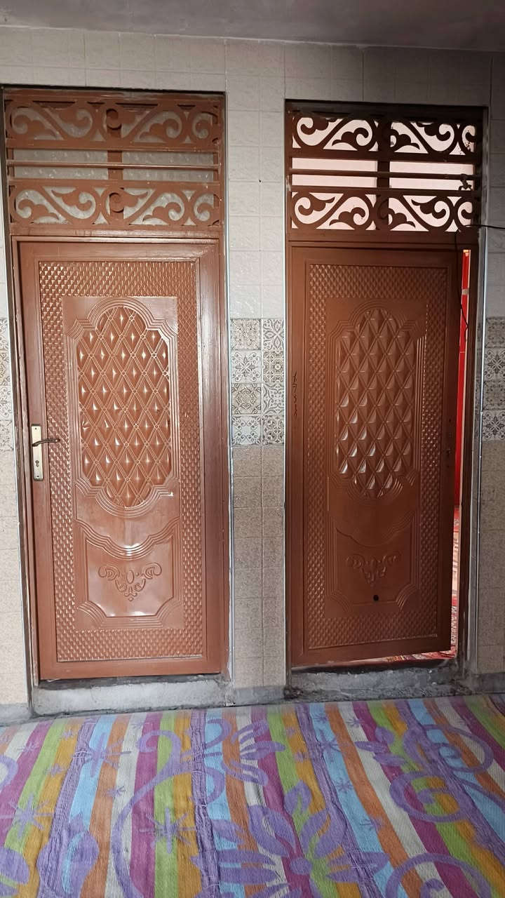 سلام عليكم بيت للبيع 200متر أمانة مصفر
استقبال ✅
مطبخ ✅
صاله ✅
حمام ✅
غرفتين نوم ✅🤩
طابق واحد بناء مسلح بلوك 
. السعر 60وبي مجال لتواصل ***********
