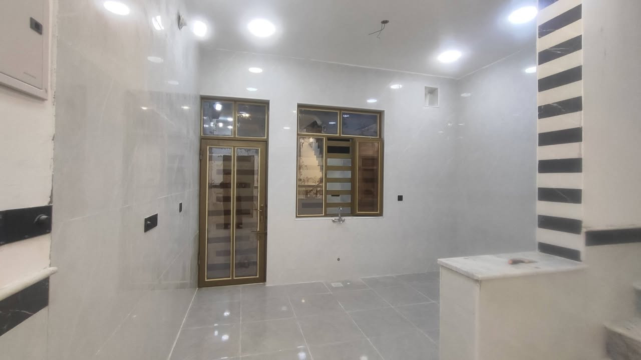 دار للبيع المساحه 100 متر بناء درجه اولى وحديث حي الشيشان الثانيه ظهر شارع 30 مربع رقم الهاتف ***********
