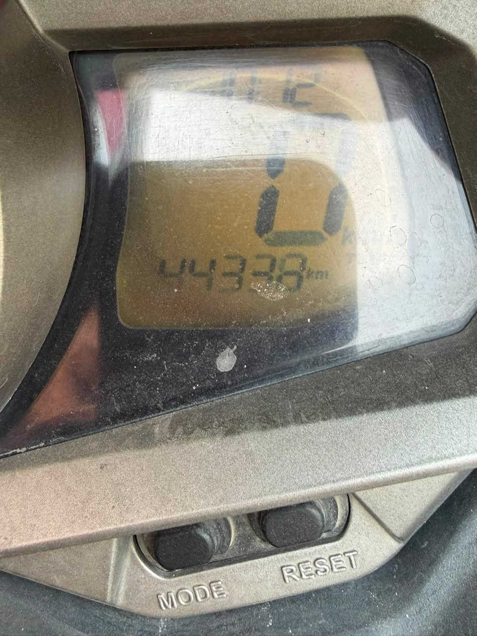 السلام عليكم 
هوندا فاز 250سي سي اس سفنS7
الدراجه ك مكينه نظيفه وبلاديه مابيها اي مشاكل بالمكينه والكهربائيات ضفيره مكينه كفاله دراجه نظيفه لكن المازدا مكسوره جامتها ومجفيه وشايل الكفرات موجوده لغودها والبجم كل غراضها موجوده ومنزلها على ايدي من الرمبه الدراجه بانزين محسن والدهن كل 10 ايام تجي وتفحص الدراجه للبيع فقط جماعه الكسران رجاء لاتجيني الدراجه ممتعرضه لحادث ابداً ورجاء لحد يدخلي ويكسر بالحاجه دراجه كلشي كامل من كهربائيات ومكينه يحتاجلها ترتيب بسيط ترجع جديده 
تايرات جدد بطاريه جديده ادامه كامله جماعه جوه المليون ما ابيع 
قطع الباقيه مال بجم موجوده فقط الجامه مال مازده مكسورة
***********
مكاني بغداد
