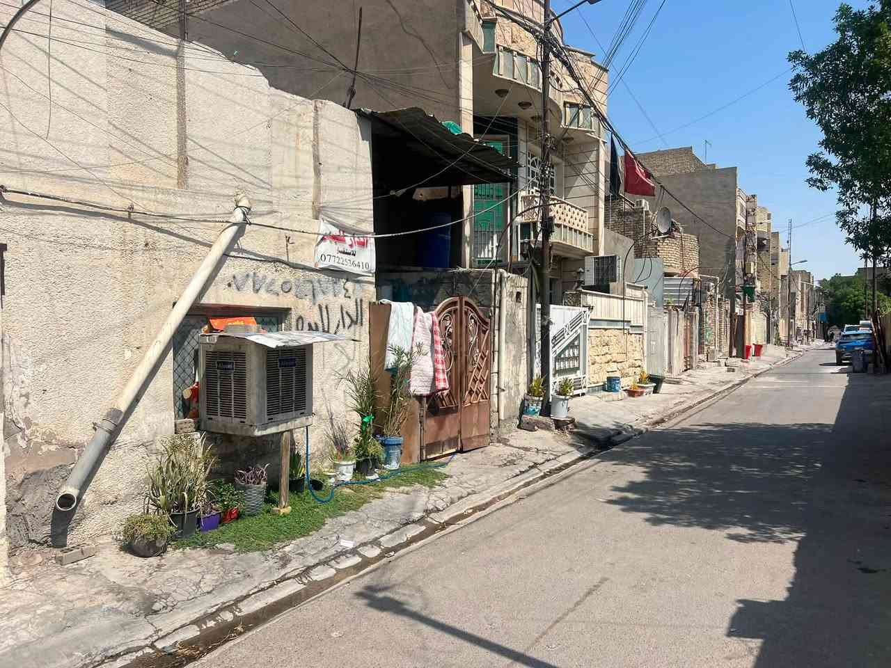 بيت مساحه ١٤٤ للبيع بناء قديم عكاده طابقين
العنوان مدينه الصدر شارع الداخل قطاع ٥٢ البيت مقابيل مدارس وقريب عل شارع وعل الخدمي 
***********
