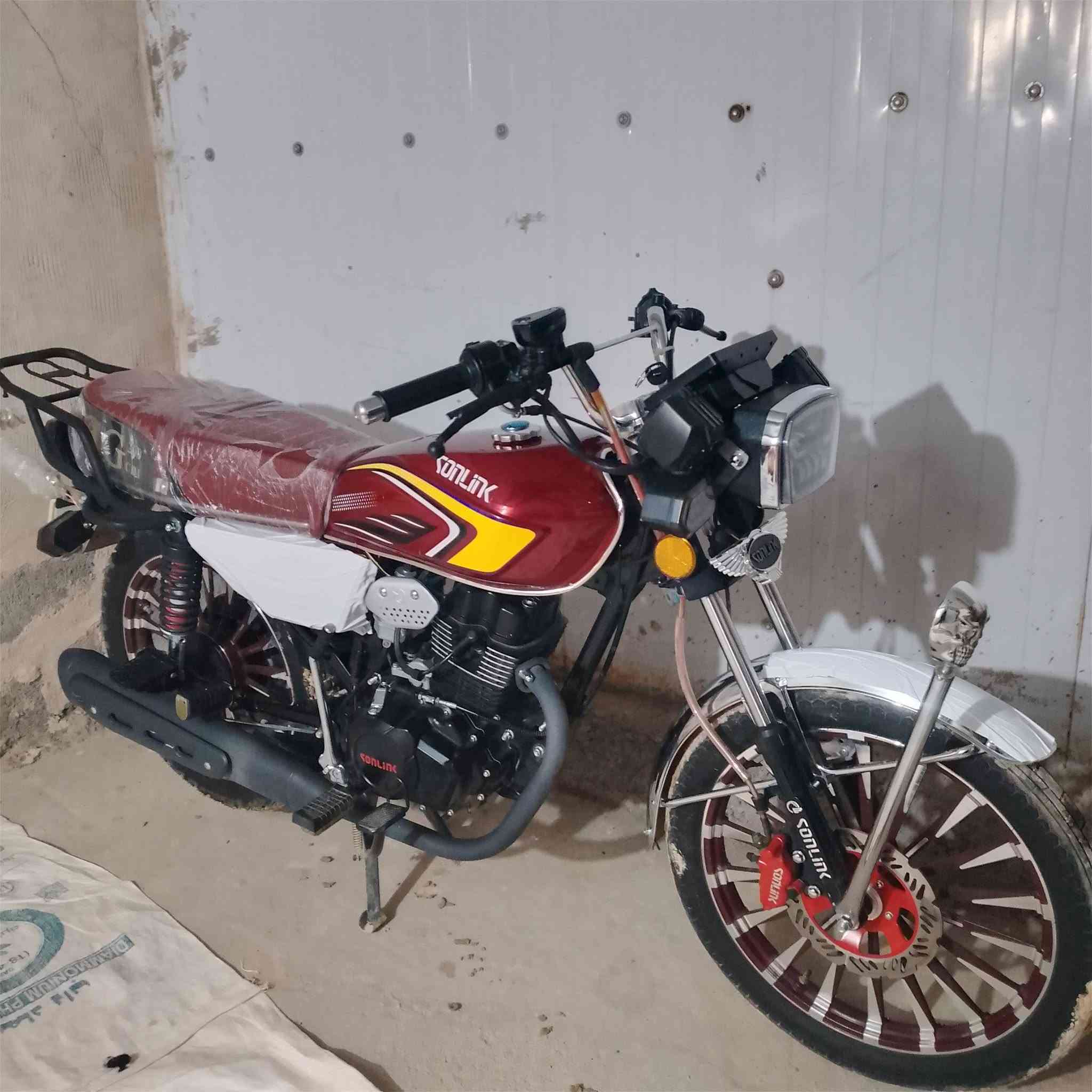 السلام عليكم دراجه موديل 25 محرك 200 زنجيل ماشيه 3000 بعدها وضع شركه نظافه خير من الله نشاط نعومه خير من الله مكان القائم دراجه مال جناي***********
