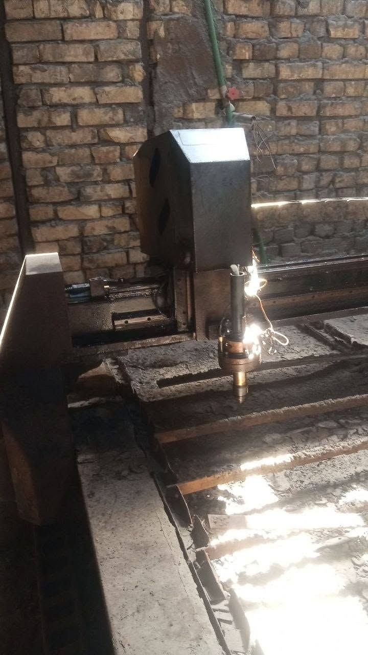 الجهاز 120انبير العرض مترين الطول 4 مطور التاروسه 10 حصان التاروسه 4 بستم اتقص ابليت الى10 ملم, لبيع *********** السعر 20 ورقه وشغاله اي عطل مبيه والتاروسه وحده 8 ورقه

