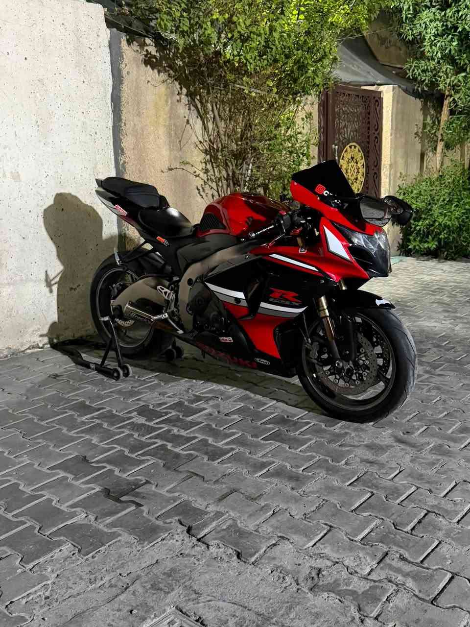 سلام عليكم جكسر 1000 موديل 12 كير مكينه ضفيره كفاله بدون رقم ماشيه 32 الف وارد امريكي عليهة برمجه 3 مودات كلش قويه بك فاير كزوز بروكس باتري BS اصلي مكاني بغداد الحريه سعرهة 59 وبيه مجال تواصل ***********
