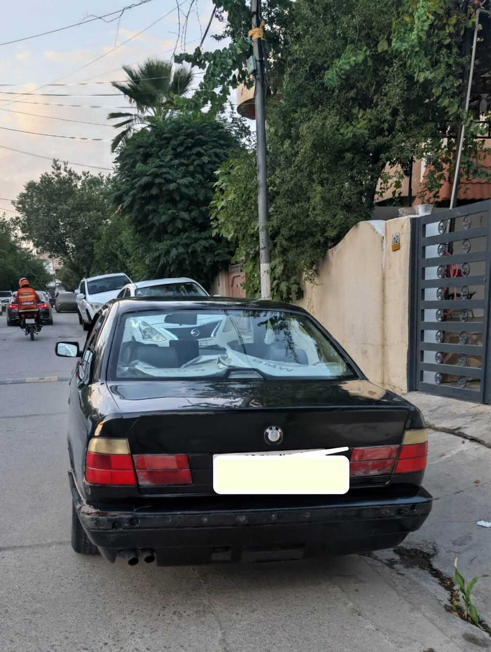 BMW 525 1995
بیئمدەبلیو ٥٢٥ ئۆتۆماتیک 
مۆدێل ١٩٩٥ تەبرید سلایت
ئارم پلاستیکی هەولێر ئارم و ئەوەلیات بەشەرت 
بۆیاخ عامە بۆ جوانی 
دەعمی قورسی نیە
ناو فۆرمیکا 
کێڕ ئۆتۆماتیک 
لایت ئەڵقە 
شاشە ئایپادی بۆ بەسراوە 
تەبرید بەس غازئەوێت بەشەرتی مەزبووت
سلایت مزبوت ئیشەکات
دو ئاوێنە کارەبا
ویل حەسیر
رادێتەر و پانکەی تازە گۆڕاوە 
 سعری ٤٥ گەڵاو مەعامەلەی برایانە 
*********** السليمانية, العراق
