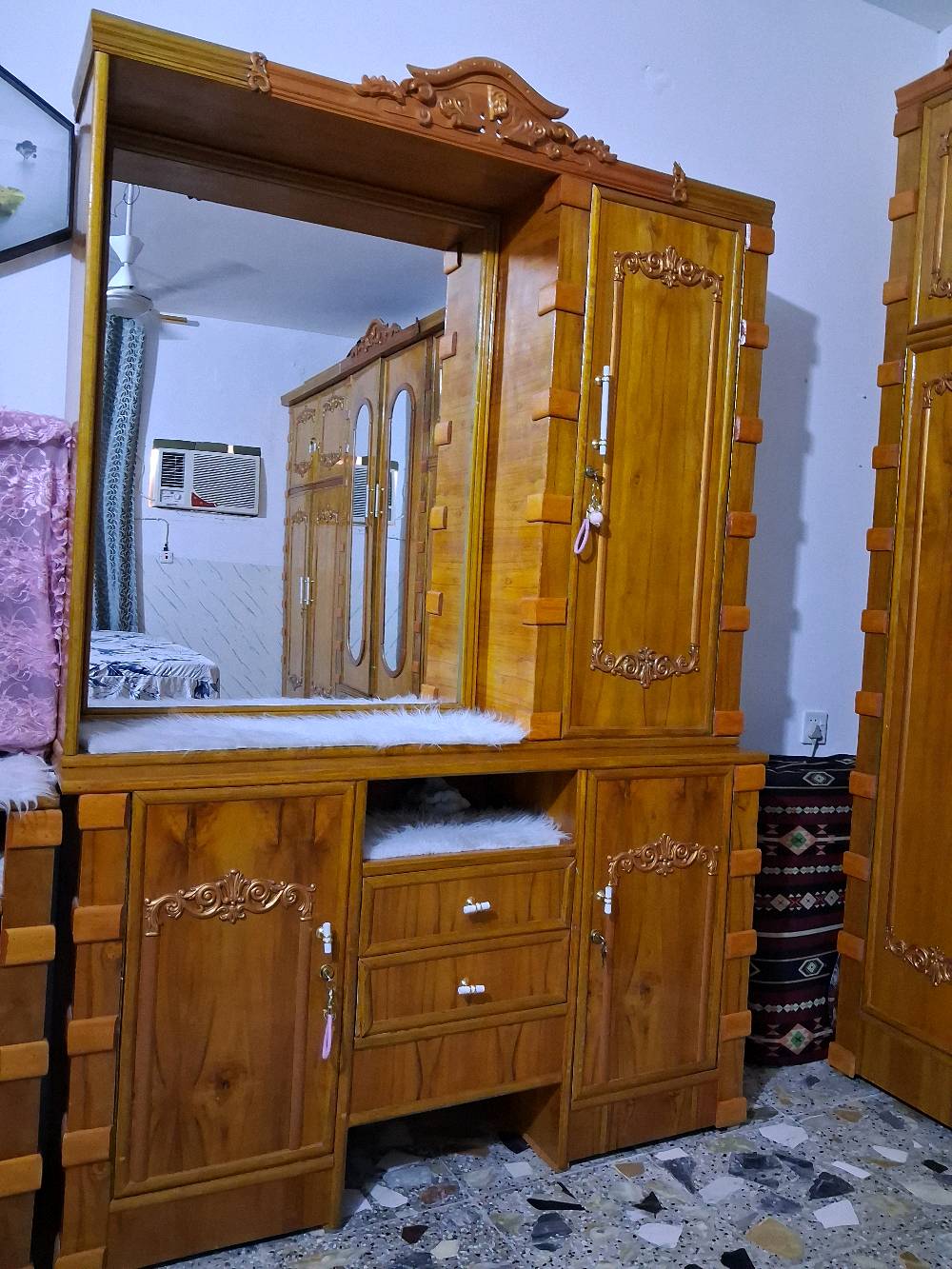 السلام عليكم غرفه عراقيه للبيع مستعمله شهر واحد فقط اخت الجديدة