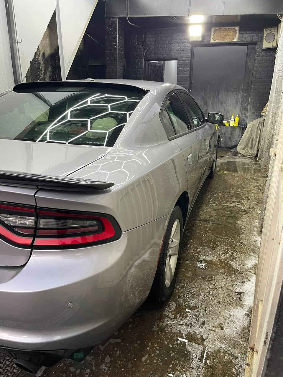 چارجر 2018 
Sxt v6 
بدون قطره صبغ عدى الدعاميات 
بنيد بلادي مبدل نفس اللون وبارد بچاملغ السايق وبارد بالباب خلفي عكس السايق صور الحادث بالمنشور گير ومكينه كفاله شركه السياره الله شاهد استخدام شخصي جاهزه  
الممشى 158 مايل 
السعر 180 وبيها مجال 
رقم اربيل ب اسمي شرط التحويل 
مكاني بغداد الكرخ ***********
