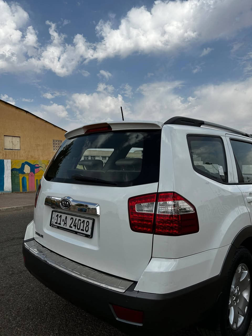 KIA MOHAVE 2012
الموديل: 2012 (وارد خليجي)
 المحرك: 6 سلندر / 3800cc (كفالة محرك وكير)
 الممشى: 135,000 كم (حقيقي)
 7 راكب
  رقم بغداد حرف (إنكليزي)، باسمي والتحويل مباشر.
 تبريد 3 قطع (شغال ثلج) + تدفئة ممتازة
 بصمة تشغيل ودخول ذكي
 فتحة سقف (تنتنة)
 كشنات كهربائية + دوشمة كاملة بحالة ممتازة
 تحكم ستيرن كامل
 إشارات بالمرايا + أبواب/صندوق شفط
 المكان: كركوك
 السعر المطلوبة: 123 ورقة 
 للاستفسار والتواصل: ‏‪***********
