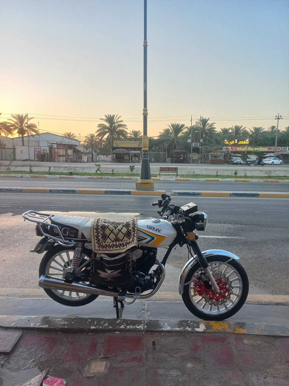 سلام عليكم سيفان سولنك موديل 25 مكينه ضاغطه وزنجيل 250 الجديد دبل دسك امامي 
ب950 .مكاني كربلاء ***********
