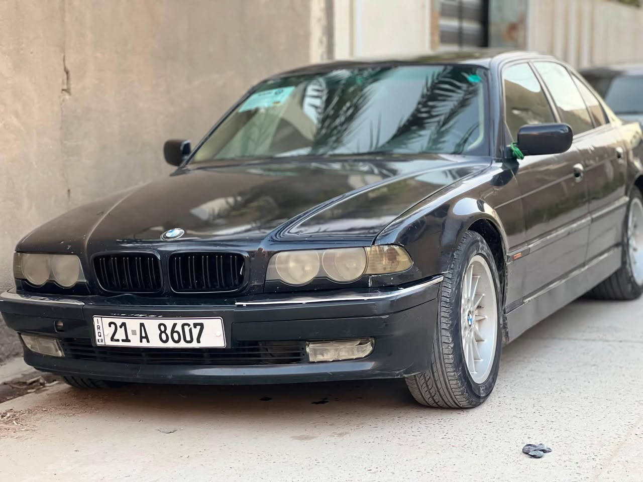 ⸻

🚨 للبيع BMW E38 موديل 1999 – 740i 🚨
🔥 ماكينة 4.4 V8 – سيارة مميزة جداً ونظيفة
شكل موديل 2000
للبيع BMW E38 موديل 1999، سيارة مرتبة ومحافظة عليها، وحالتها ممتازة، ومناسبة جداً لعشاق الـ E38 والـ BMW الكلاسيكية.

🔹 المواصفات والتجهيزات:

• ماكينة 4.4 V8
• الماكينة والقير بحالة ممتازة
• دينمو جديد
• منظومة الماء جديدة
• السيارة خرسة وهادئة وما بيها أصوات مزعجة
• داخلية جلد أسود نظيف جداً
• ستيرن صاجي أصلي
• كشنات كهرباء
• حركه/تحكم كهربائي حسب التجهيز
• بردة كهرباء خلفية
• حساسات خلفية
• تبريد مناخين
• التكييف شغال وبارد جداً ❄️
• ويل أصلي Alpina 18
• لايت زينون
• كهربائيات السيارة كلها شغالة
• السيارة محافظة ومعتنى بها

🛠️ السيارة عناية مهندس حسين المميز
السيارة ما يمسكها إلا مهندس حسين المميز، وهو المسؤول عن صيانتها ومتابعتها.

📌 سيارة نظيفة ومميزة، .
🔥 E38 … هيبة BMW.

للتواصل والاستفسار:
📞 [***********[
