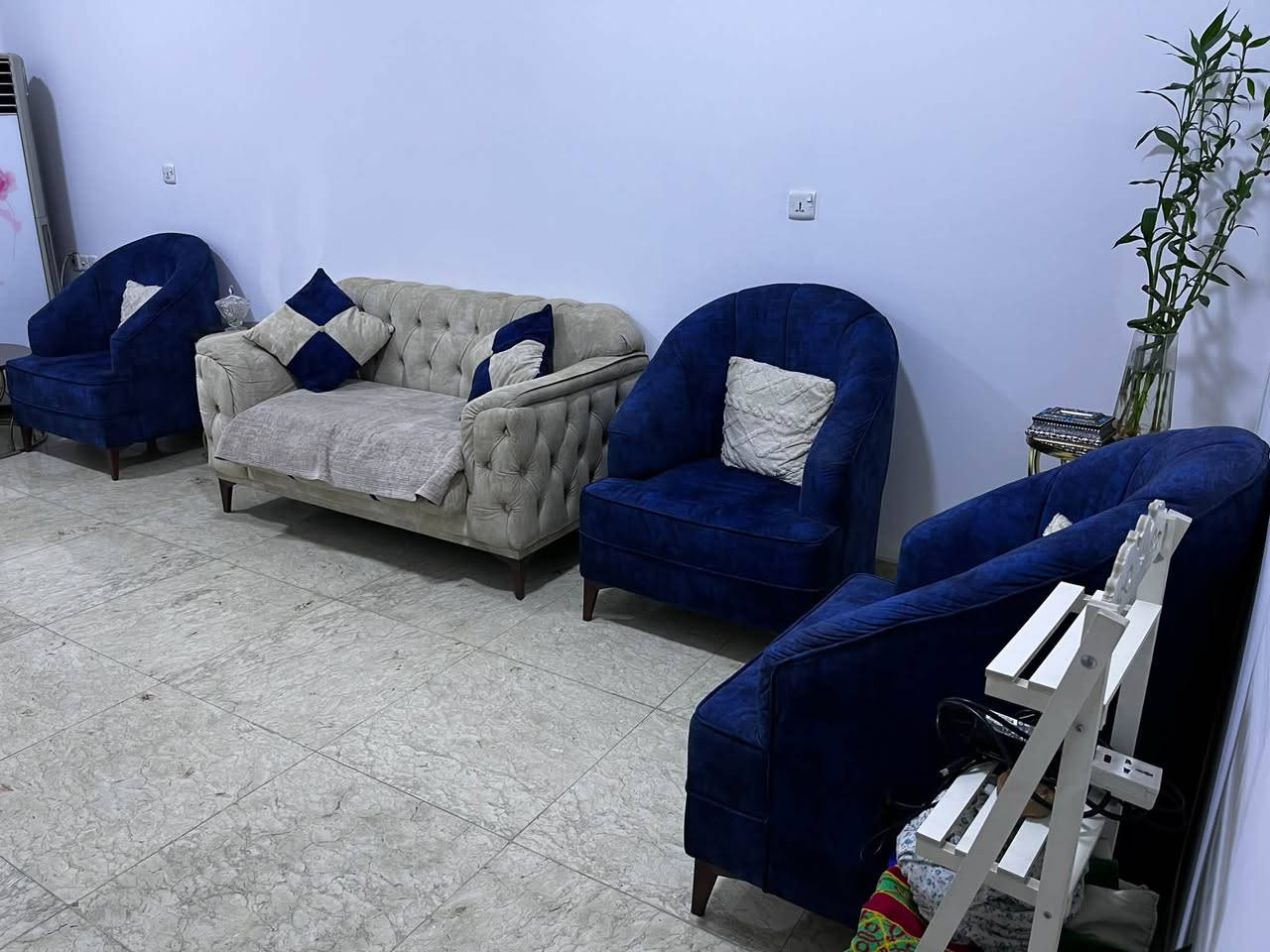 طقم قنفات • ١٢ مقعد • مستعملة ٦ أشهر