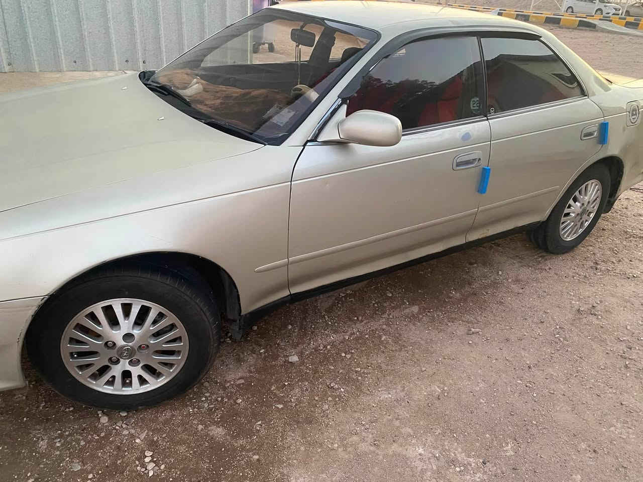 مارك نفخ مديل 2000 مكفوله من الكص والنقل والضربه القويه محرك وكير مكفولات تبريد شغال تخم تاير جديد مشط جديد باور جديد محرك ففتي فيشه وحده قليل الصرفيه مال البانزين دواخل حلوه حداديه حلوه السياره بسمي سنويتها ل27 سعرهه 65 وبيهه مجال رقم الهاتف ***********.   البصره سفوان
