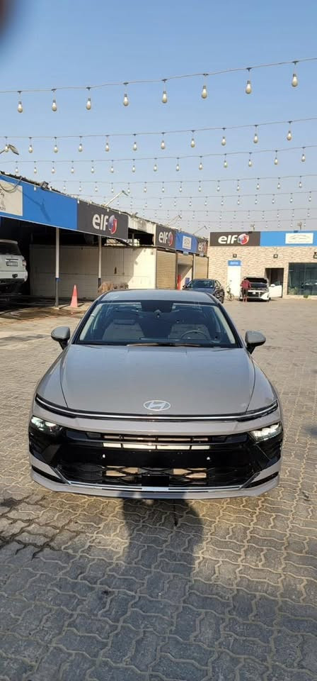 السلام عليكم
سوناته موديل 25. وارد أمريكي محرك 2500 تنفس طبيعي ماشيه 15. ألف  رقم بصره شهداء حادثه جاملغ امامي المواصفات نص فول شاشه متصل رادار كأمره 360 وبيه بعد هواي مواصفات السعر 177. الاتصال ***********
